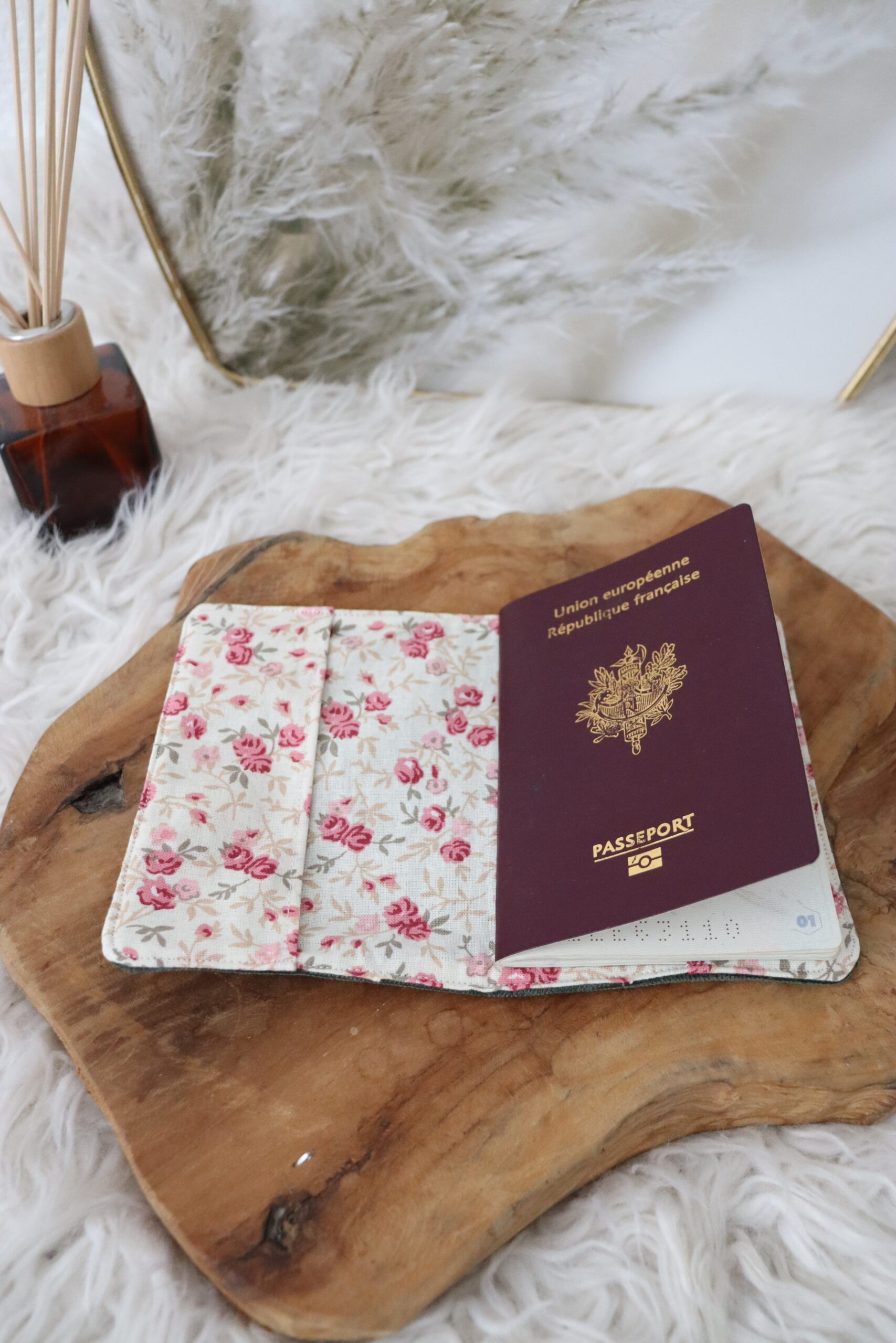 Protège-passeport velours côtelé kaki – Image 2