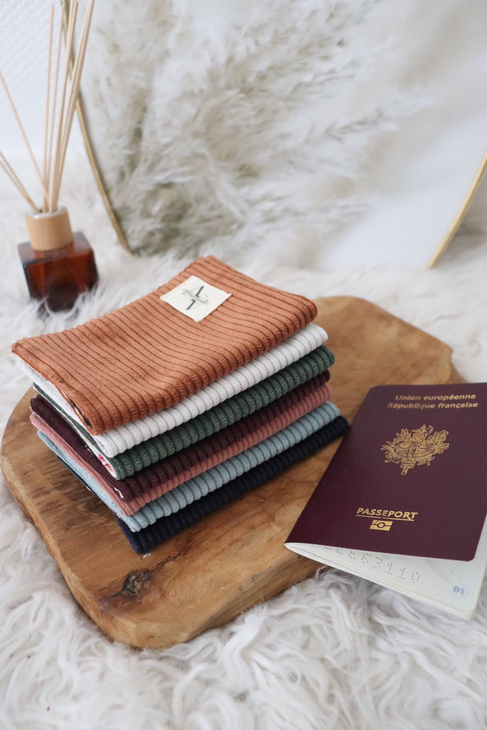 Protège-passeport velours côtelé kaki – Image 3