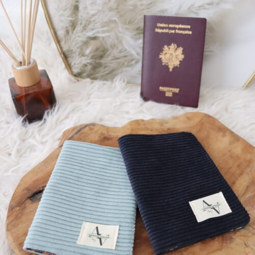 Protège-passeport côtelé bleu ciel