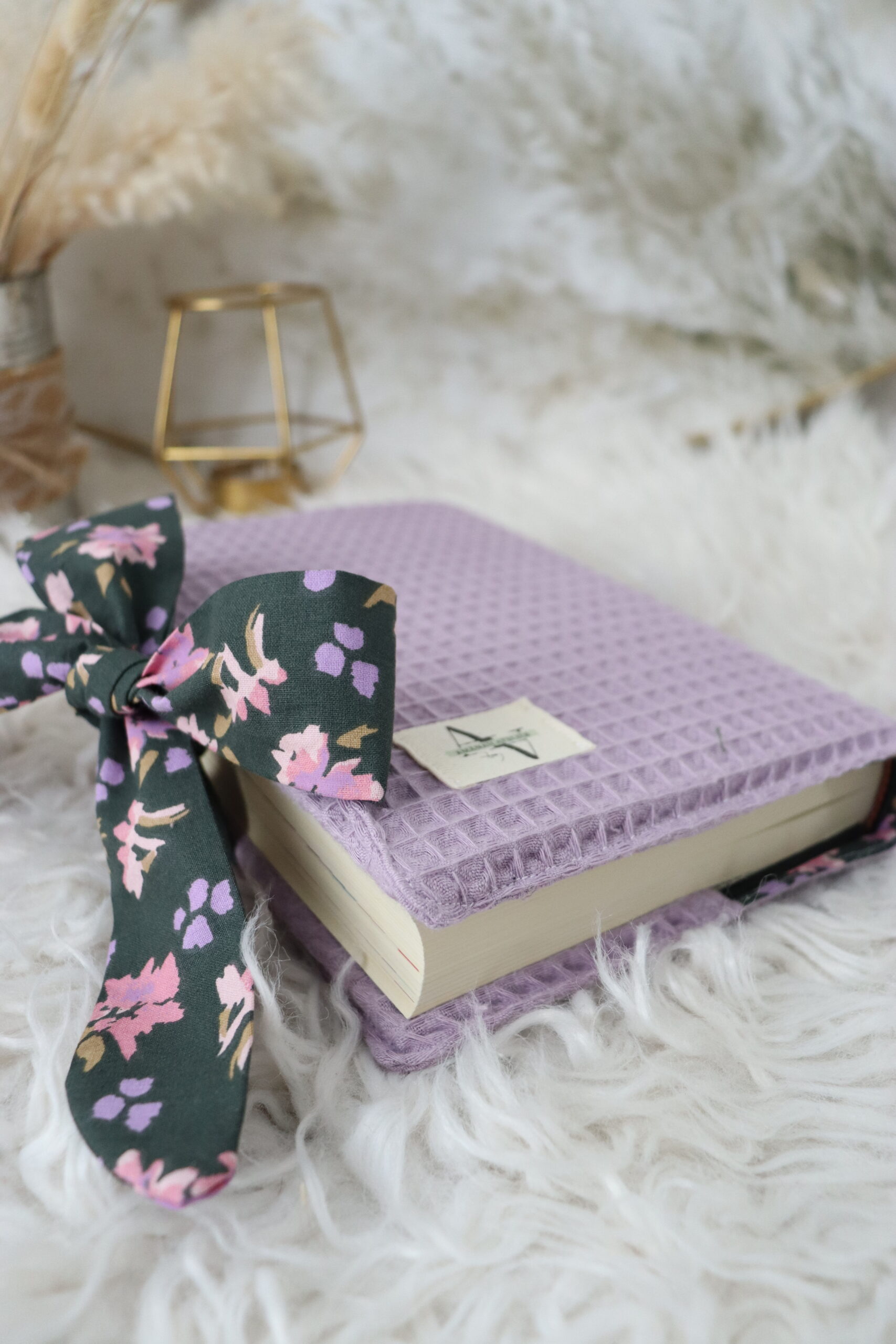 Protège coran nid d’abeille lilas avec liens à nouer