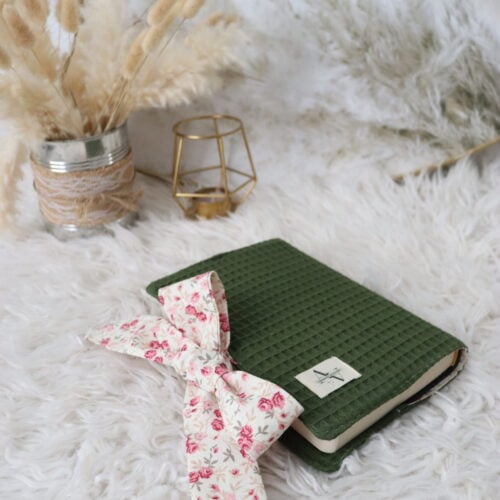 Protège coran nid d’abeille vert fougère avec liens à nouer