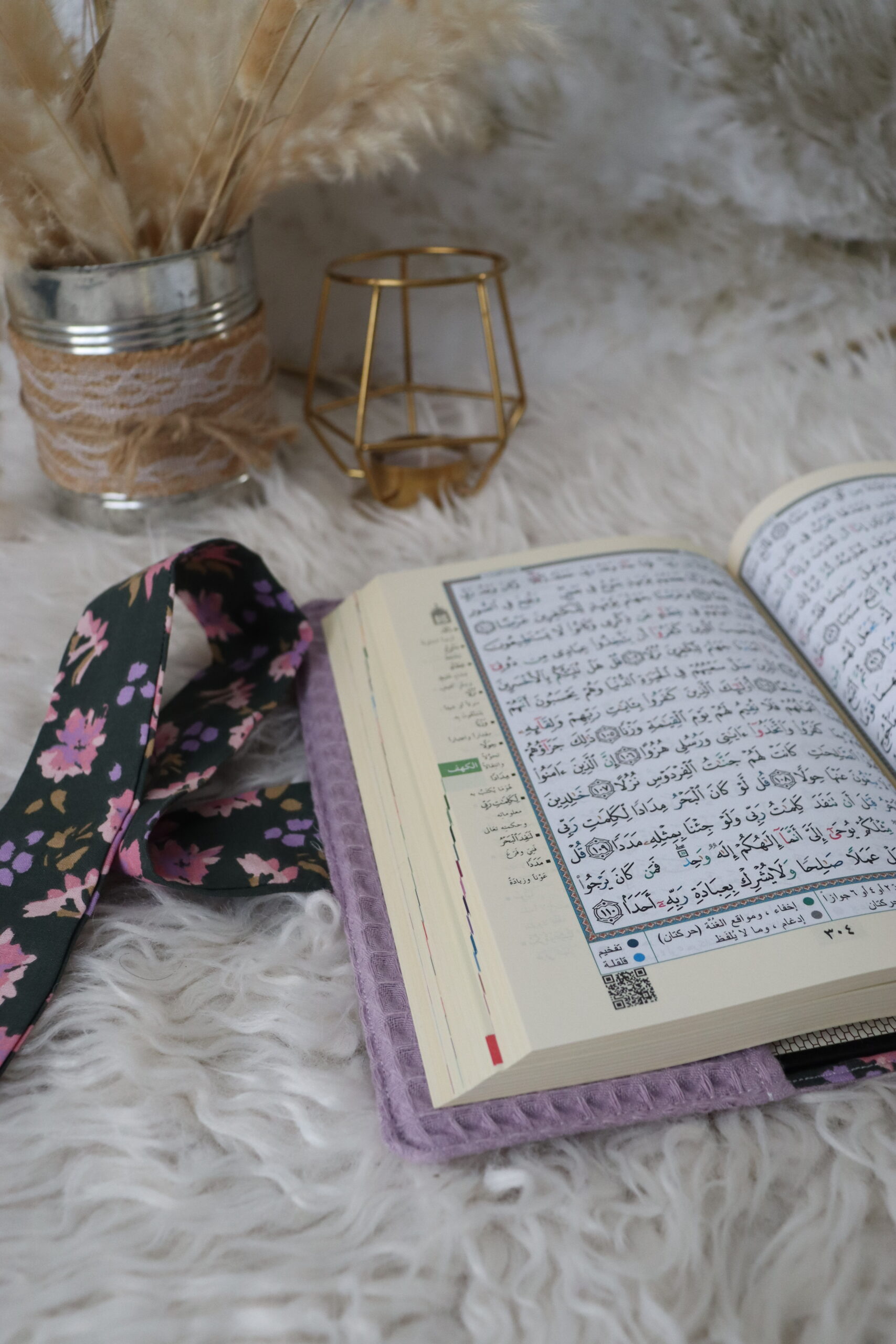 Protège coran nid d’abeille lilas avec liens à nouer – Image 3